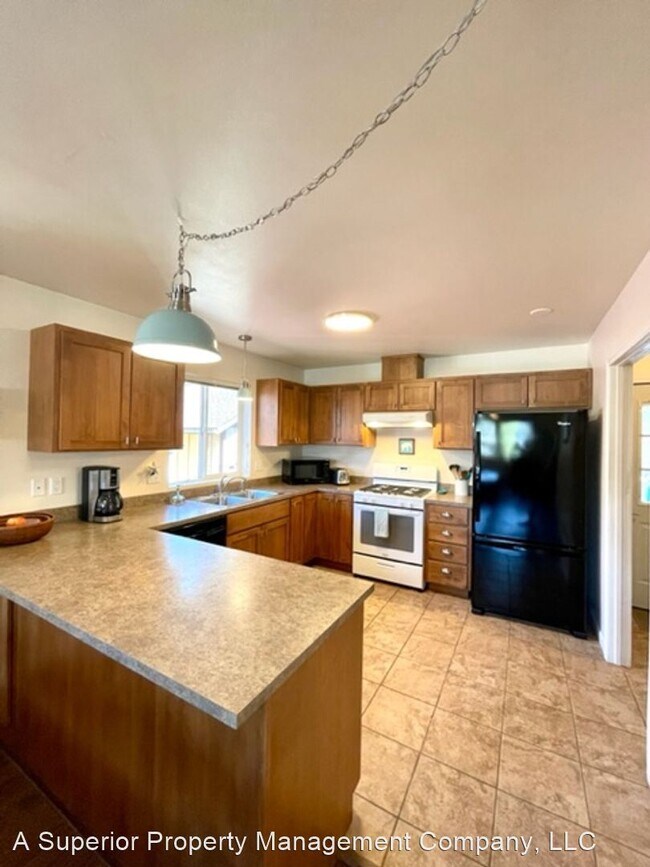 Building Photo - 2 br, 1.5 bath House - 1234 SW Silver Lake...