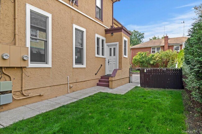 Building Photo - 78 Violet Ave