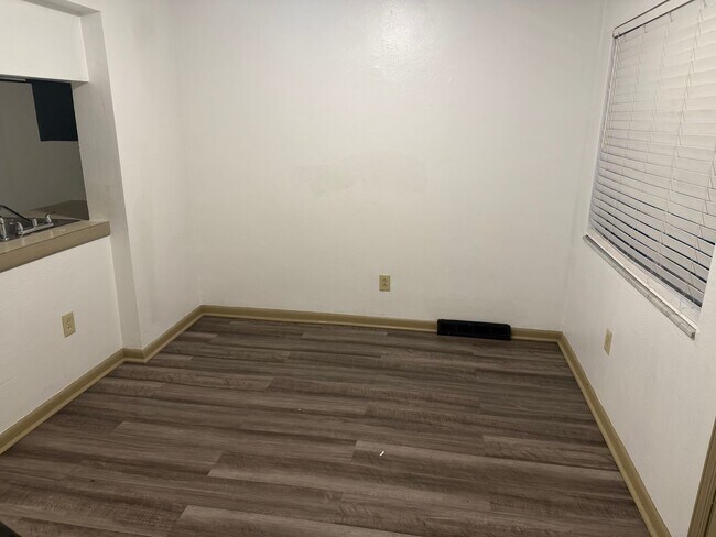 Foto del edificio - 2 bed/1 bath Townhome Port Vue, PA