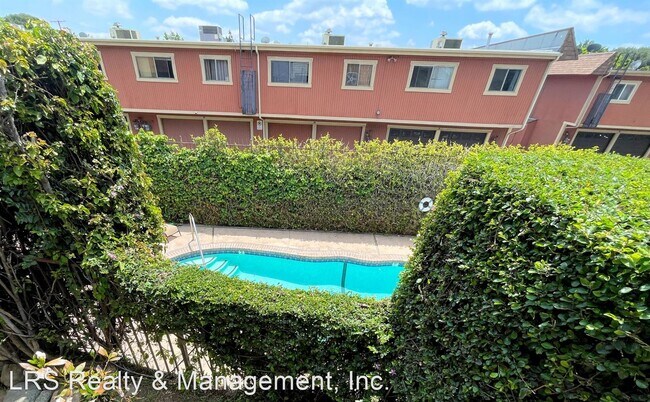 Building Photo - 2 br, 2.5 bath House - 9350 Moonbeam Ave. #8