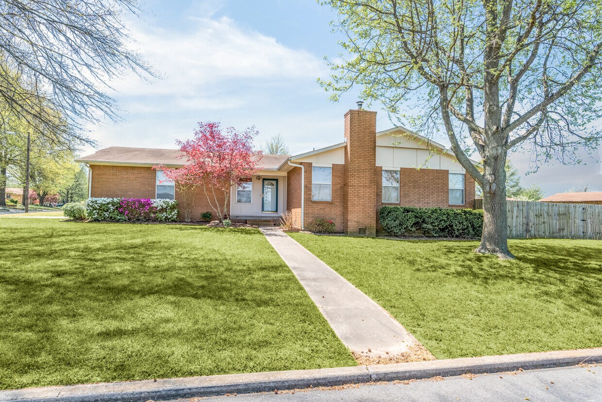 221 Franklin Way, Lowell, AR 72745 House Rental in Lowell, AR