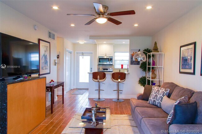 Building Photo - 2750 W Golf Blvd