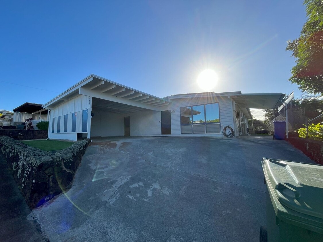 Primary Photo - Pacific Palisades - Large Single Family Ho...