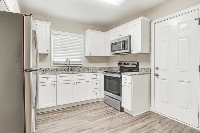 Building Photo - 3401 Longleaf Dr