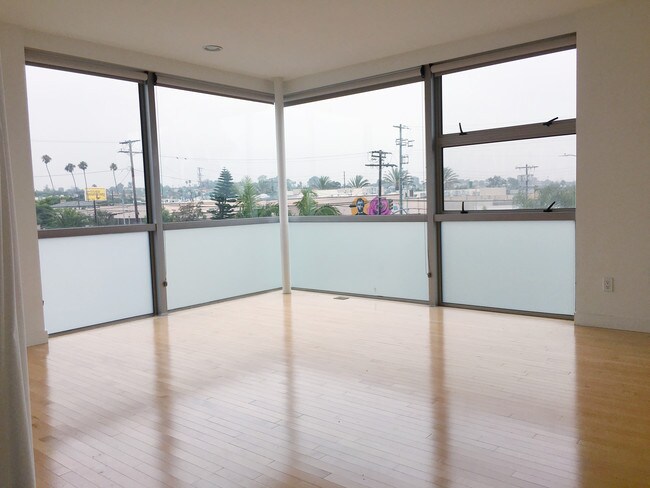 Building Photo - 660 Rose Ave