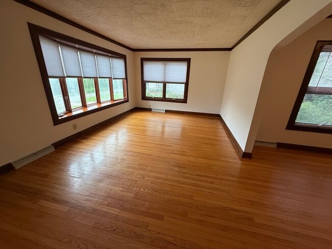 Building Photo - 3322 Ridgeway Ave