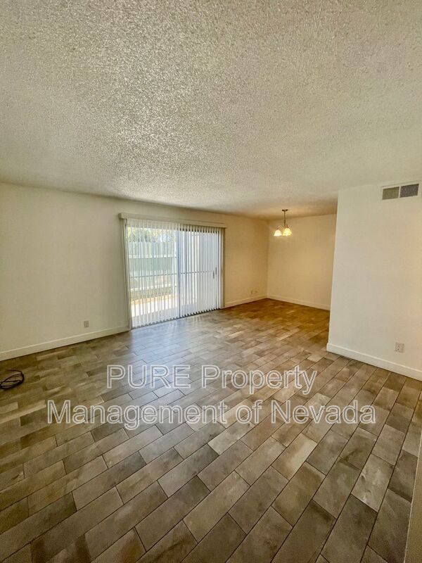 Building Photo - 3532 Villa Knolls N Dr