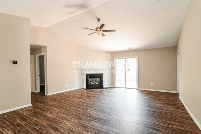 Building Photo - NEW LOWER RENTAL RATE LEASING SPECIAL: Rec...