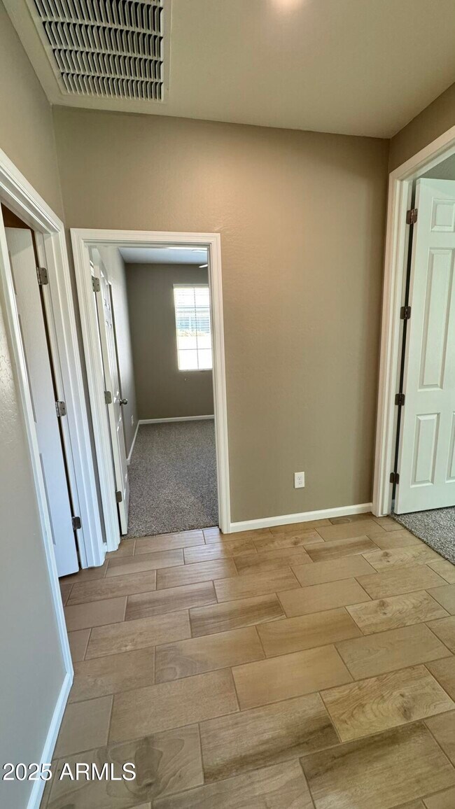 Foto del edificio - 3253 S Miller Dr