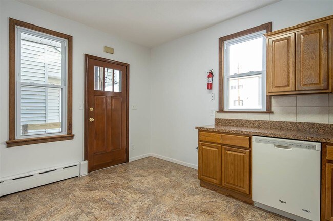 Building Photo - 426 50th St