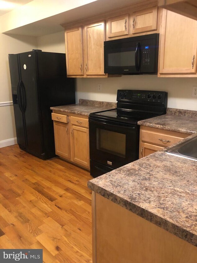 Primary Photo - 2225 N Park Ave
