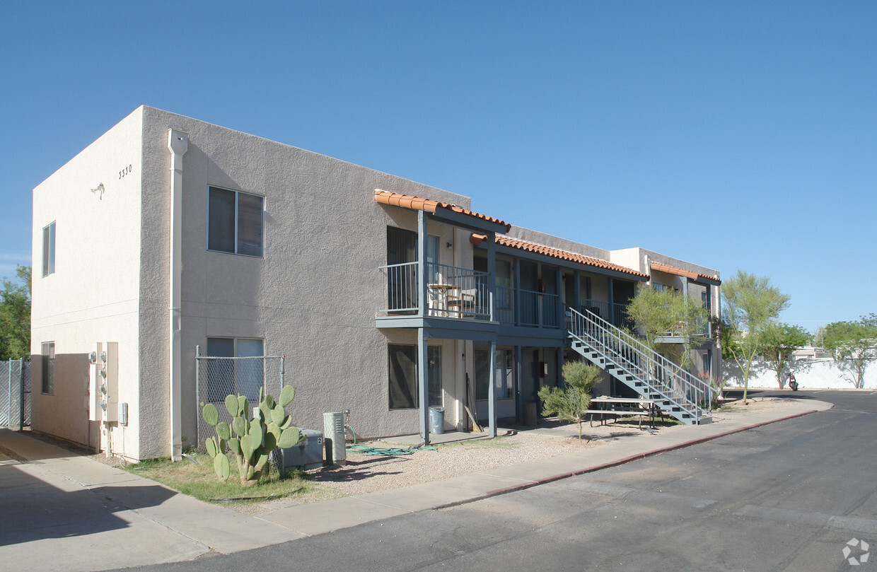 Primary Photo - 3332 N Los Altos Ave