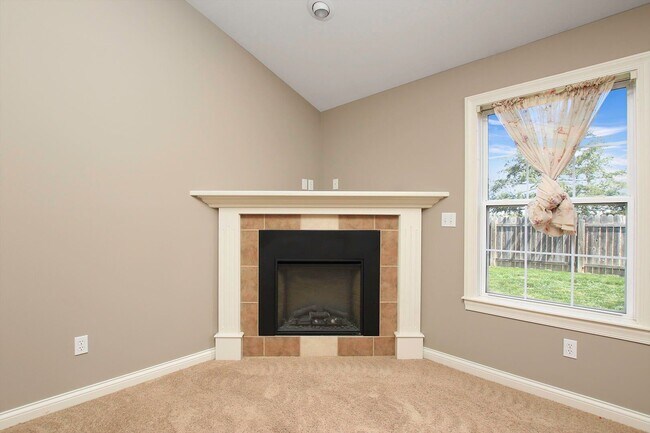 Foto del edificio - Charming 3 Bedroom/2 Bath in Mill Creek Manor with Spacious Garage