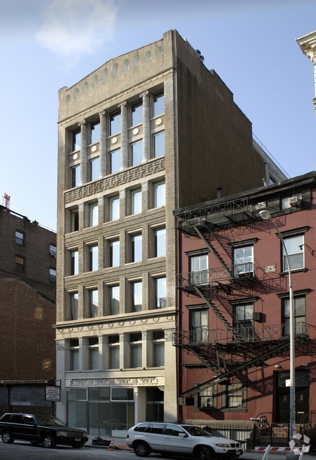 Building Photo - Landmark