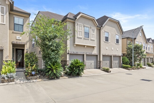 Building Photo - 2919 Royal Oaks Grove