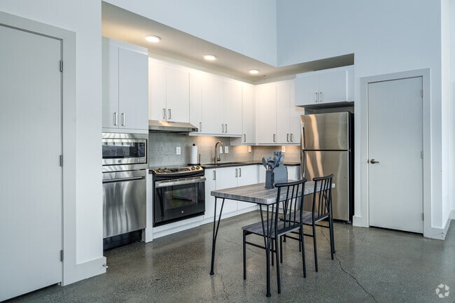 3BR, 2BA - 1,205SF - Gold - Kitchen - Lofts at Whitaker Park