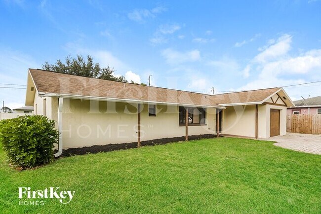 Foto del edificio - 7201 Jasmine Rd