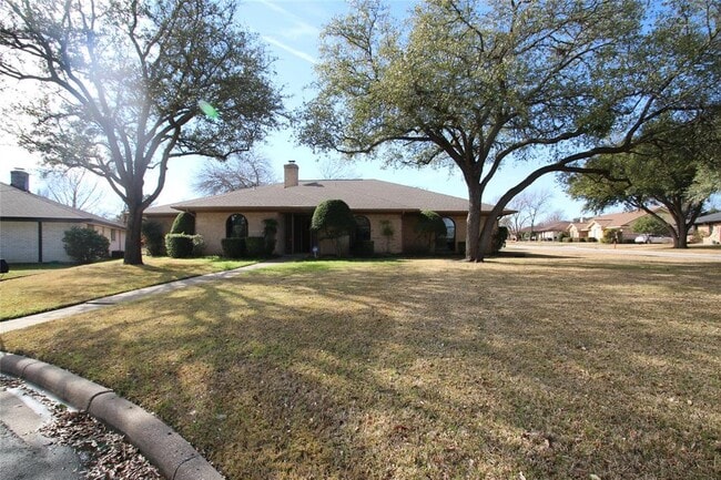Building Photo - 6950 Fox Ridge Ct