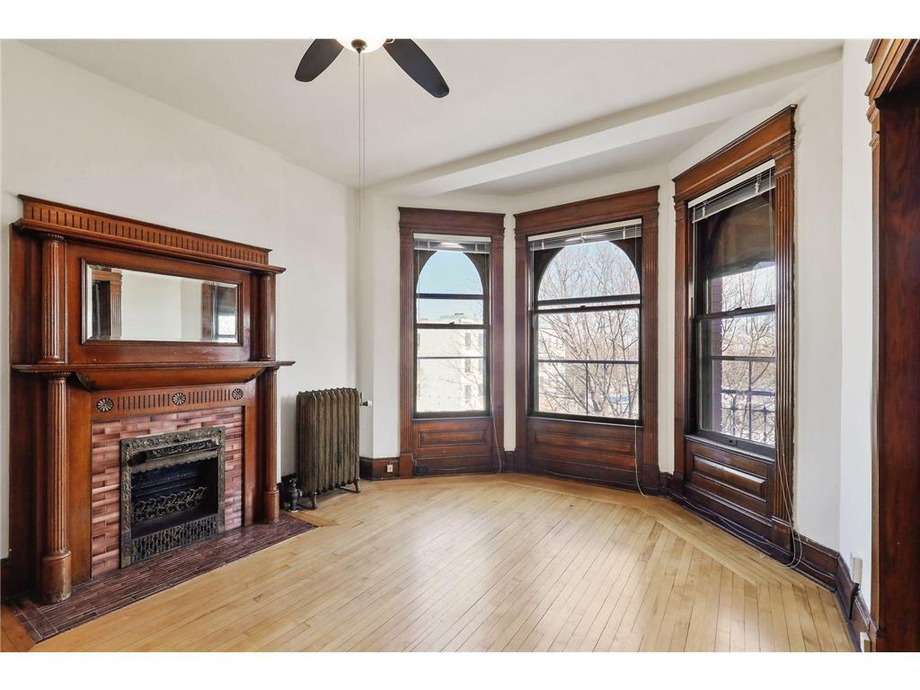 Primary Photo - 629 E Franklin Ave