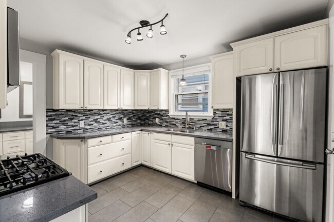 Foto del edificio - 531-535 W Juniper Street