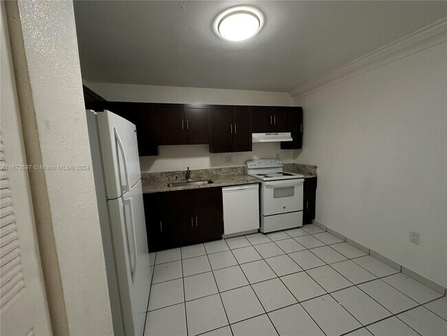 Building Photo - 5100 SW 41st St