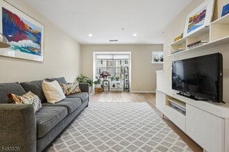 Building Photo - 55 Greenbrook Dr