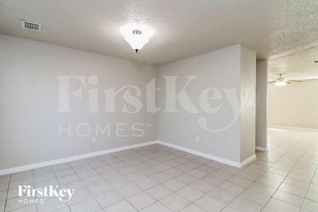 Building Photo - 3913 Fox Run Dr