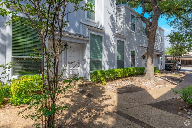 Building Photo - 2815 Welborn St