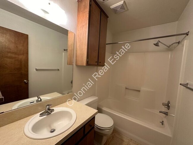 Foto del edificio - 2 Bedroom/1 Bathroom Apartment