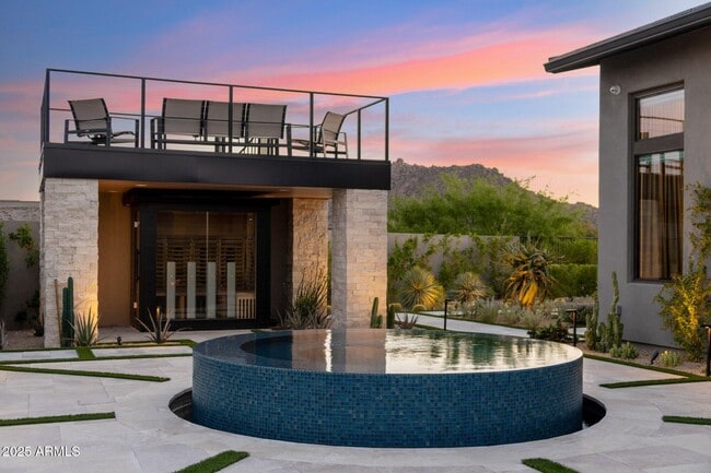 Building Photo - 11865 E Red Bird Rd