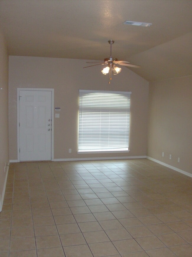 Building Photo - Well-Maintained Home Near Clear Creek Gate...