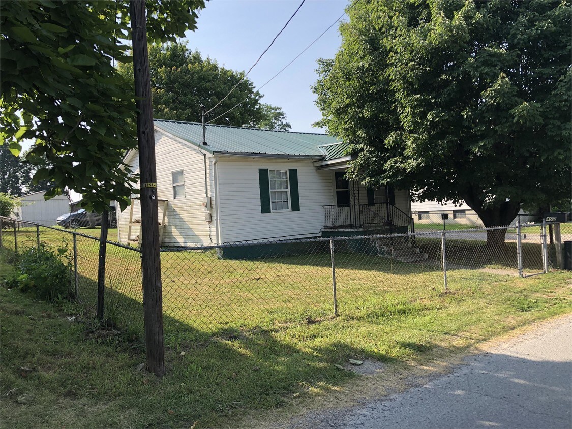 Primary Photo - 492 Bailey Ave