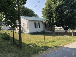 Building Photo - 492 Bailey Ave