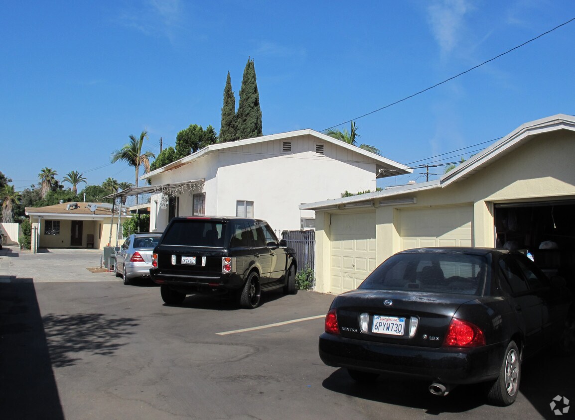 Foto del edificio - 6115 Corona Ave