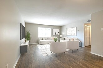 Building Photo - Eagle Trace Apartments