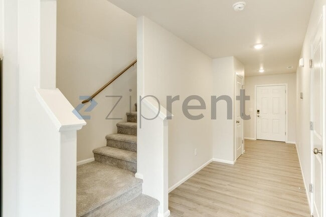 Building Photo - Unit