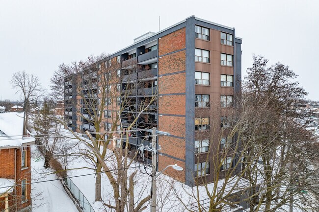 Photo du bâtiment - 60 Bridge Street West