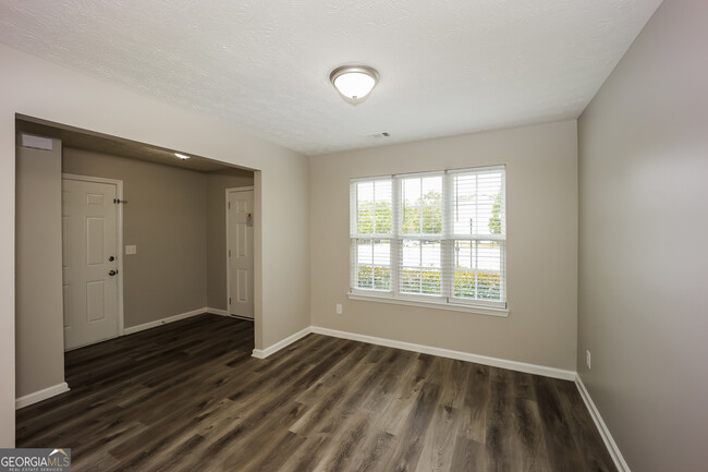Foto del edificio - 9422 Lakeview Rd