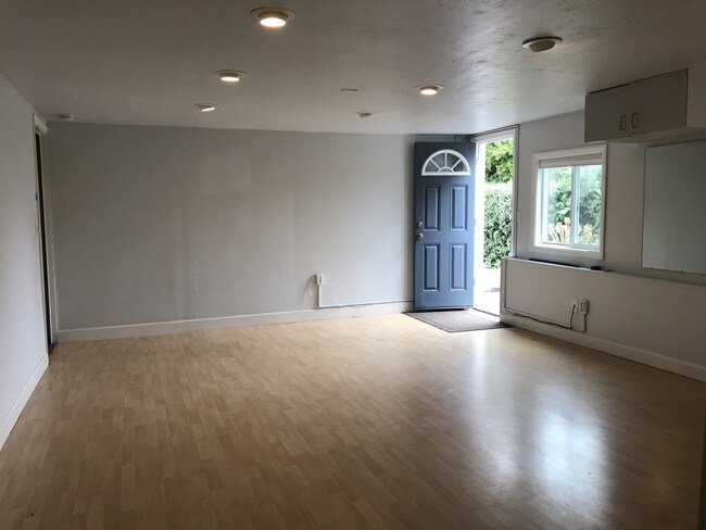 Building Photo - 2058 Seascape Blvd