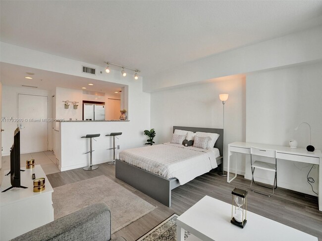 Foto del edificio - 325 S Biscayne Blvd
