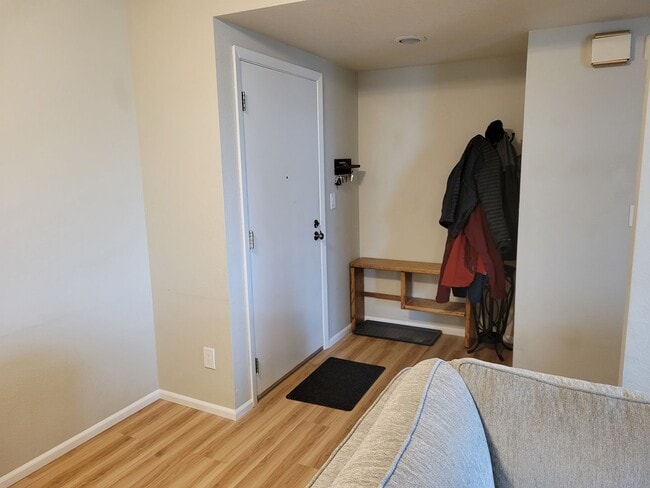 Building Photo - AIR-CONDITIONED 2 Bedroom Condo in Northgate
