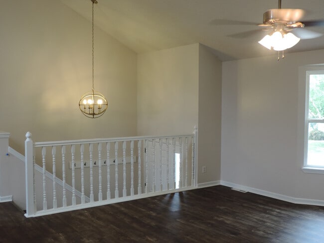 Building Photo - short term lease available