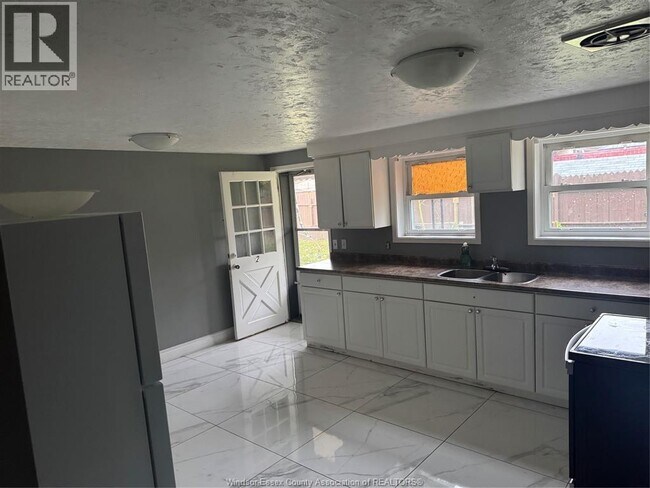 Building Photo - 1600 Normandy St