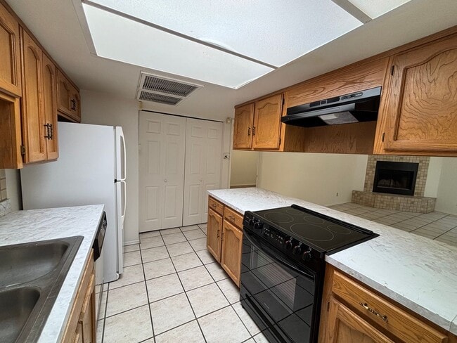 Building Photo - 1200 E River Rd