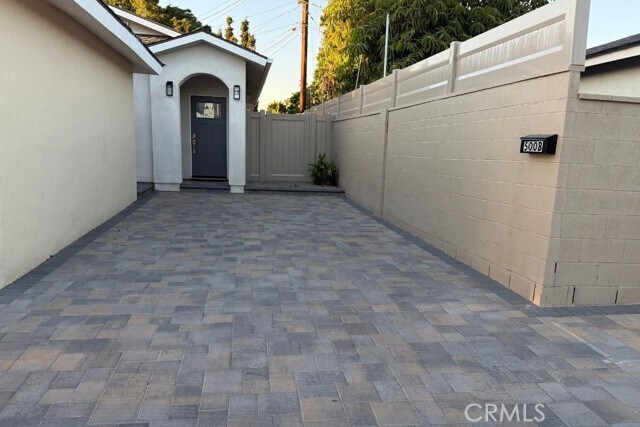 Foto del edificio - 500 N Resh Pl