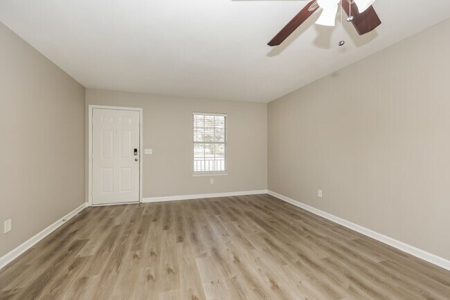 Foto del edificio - 141 Bill Stewart Blvd