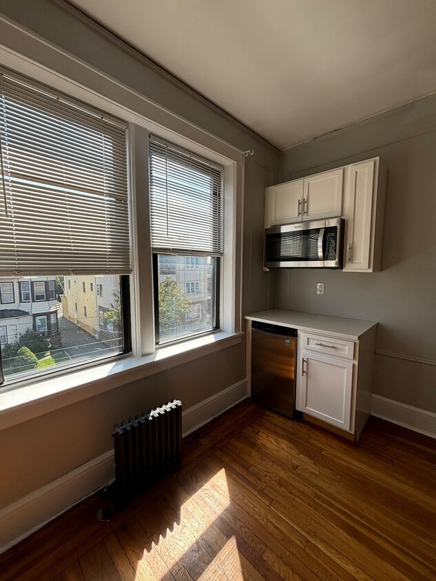 Unidad 300 - 1144 E Grand St