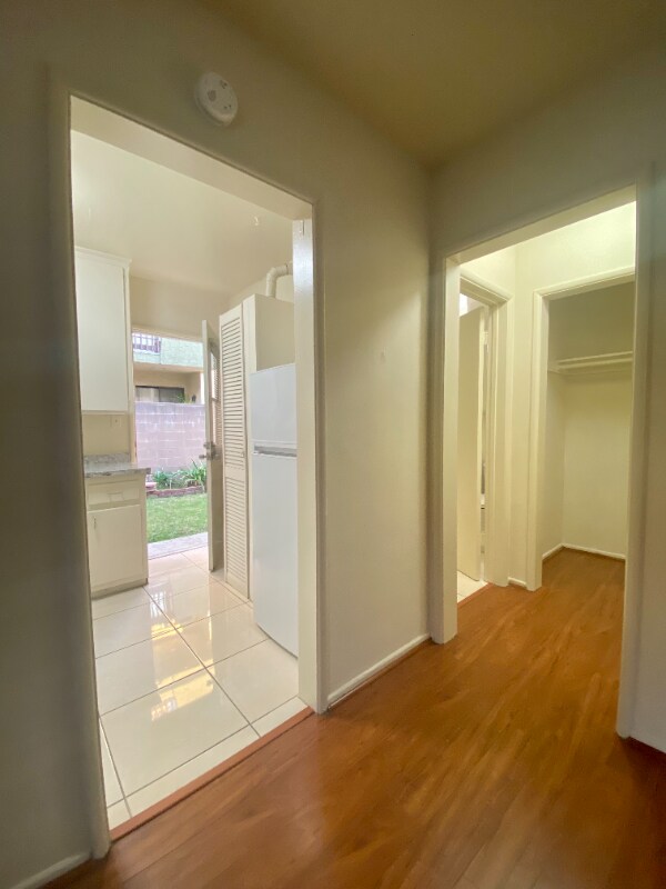 Building Photo - 544 Los Robles Ave