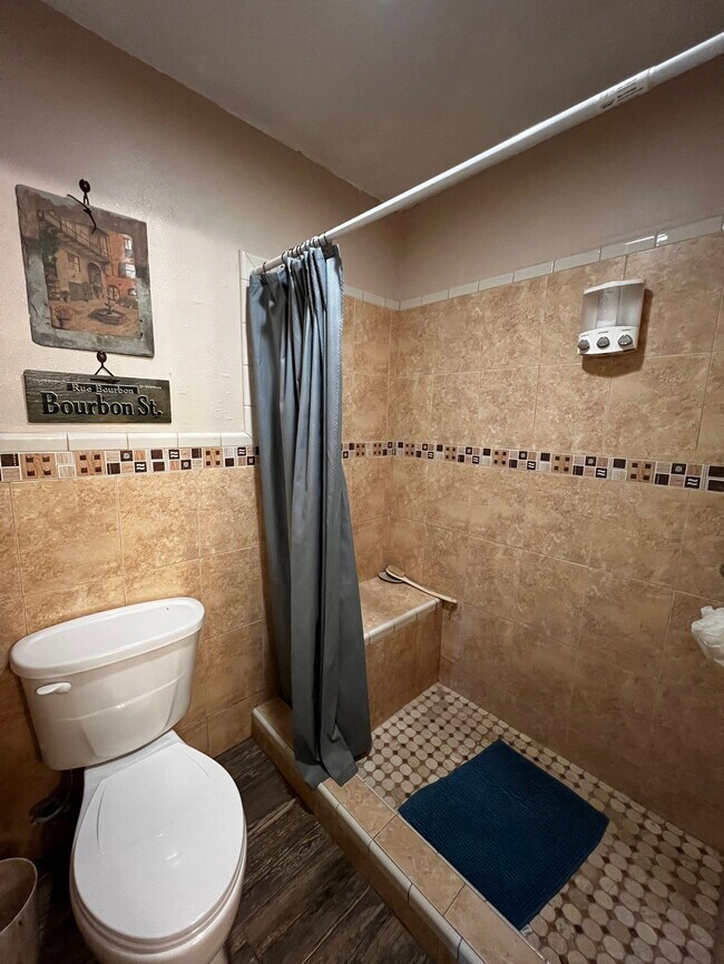 Foto del edificio - 603 Continental Dr