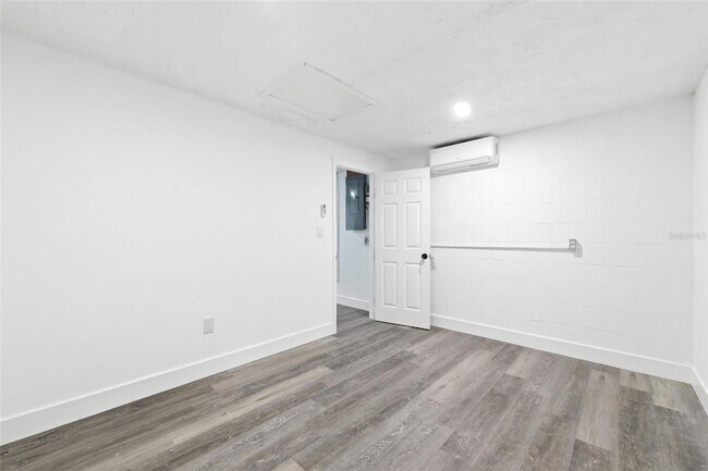 Foto del edificio - 3673 Rockaway Dr